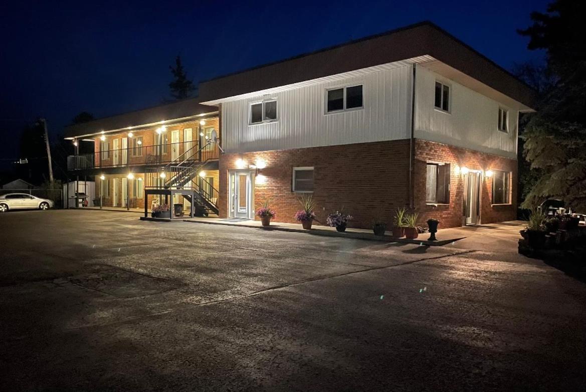 Rest Easy Motel Three Hills